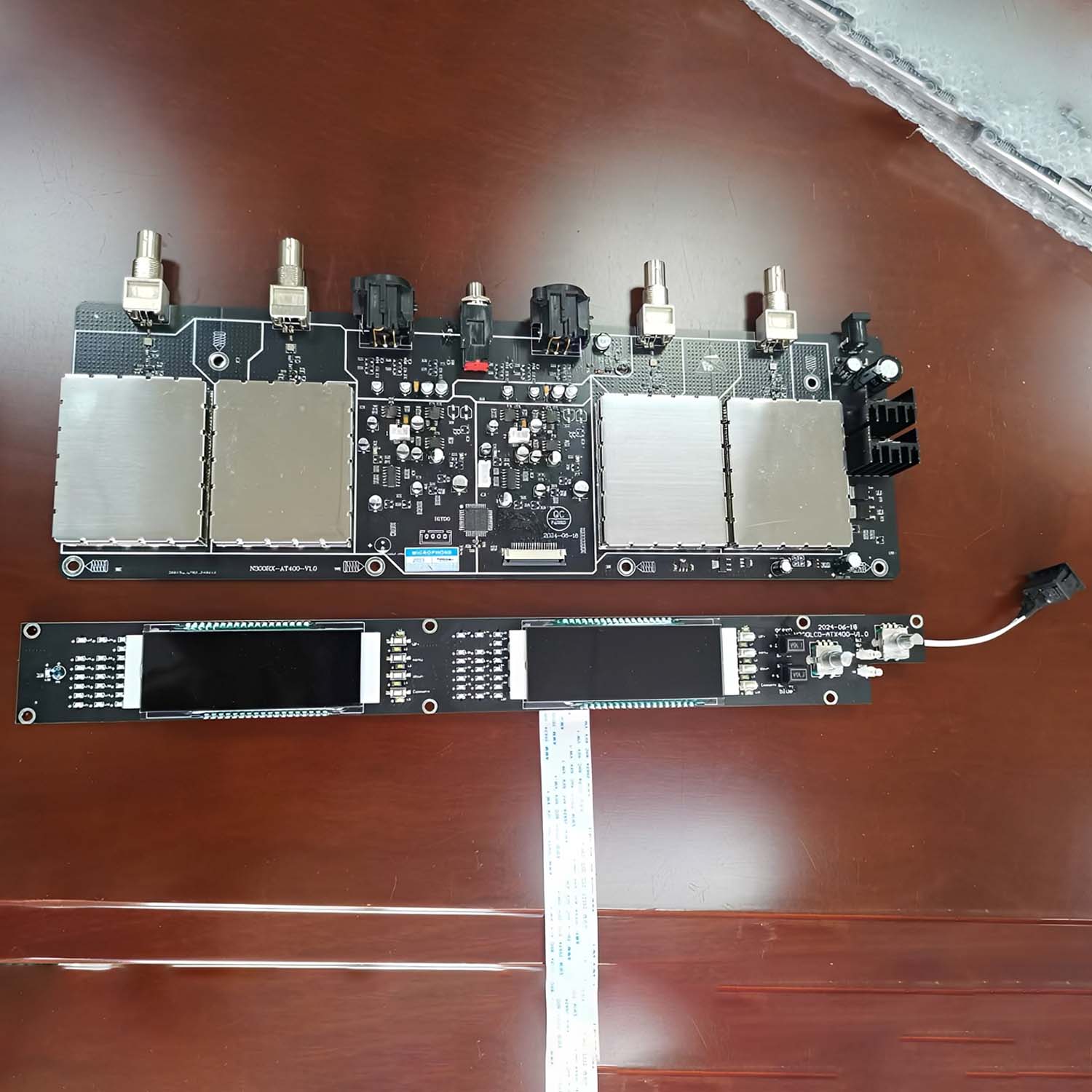 ELEGAUDIO AXT 400 dual-channel digital true-diversity uhf system