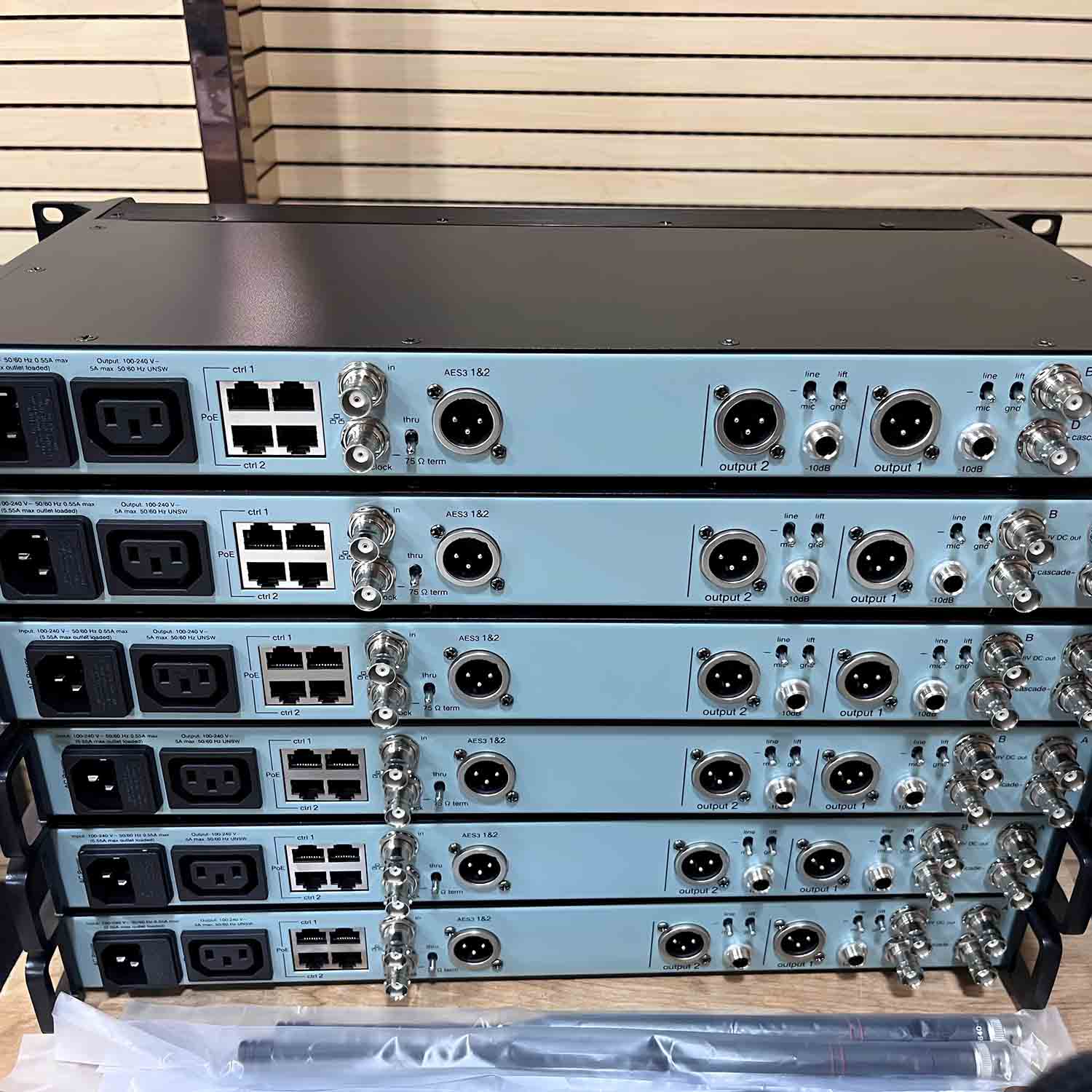 ELEGAUDIO AD4D true-diversity uhf wireless microphone system