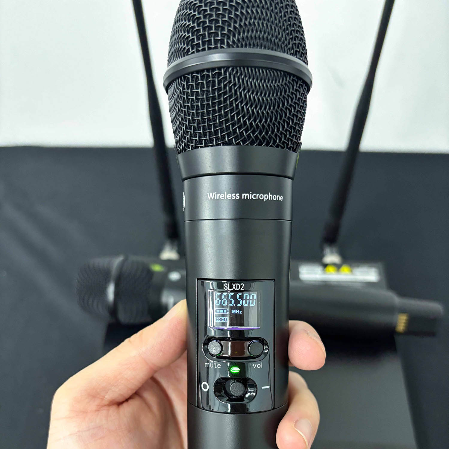 ELEGAUDIO SLXD42 dual-channel scanning uhf wireless microphone system