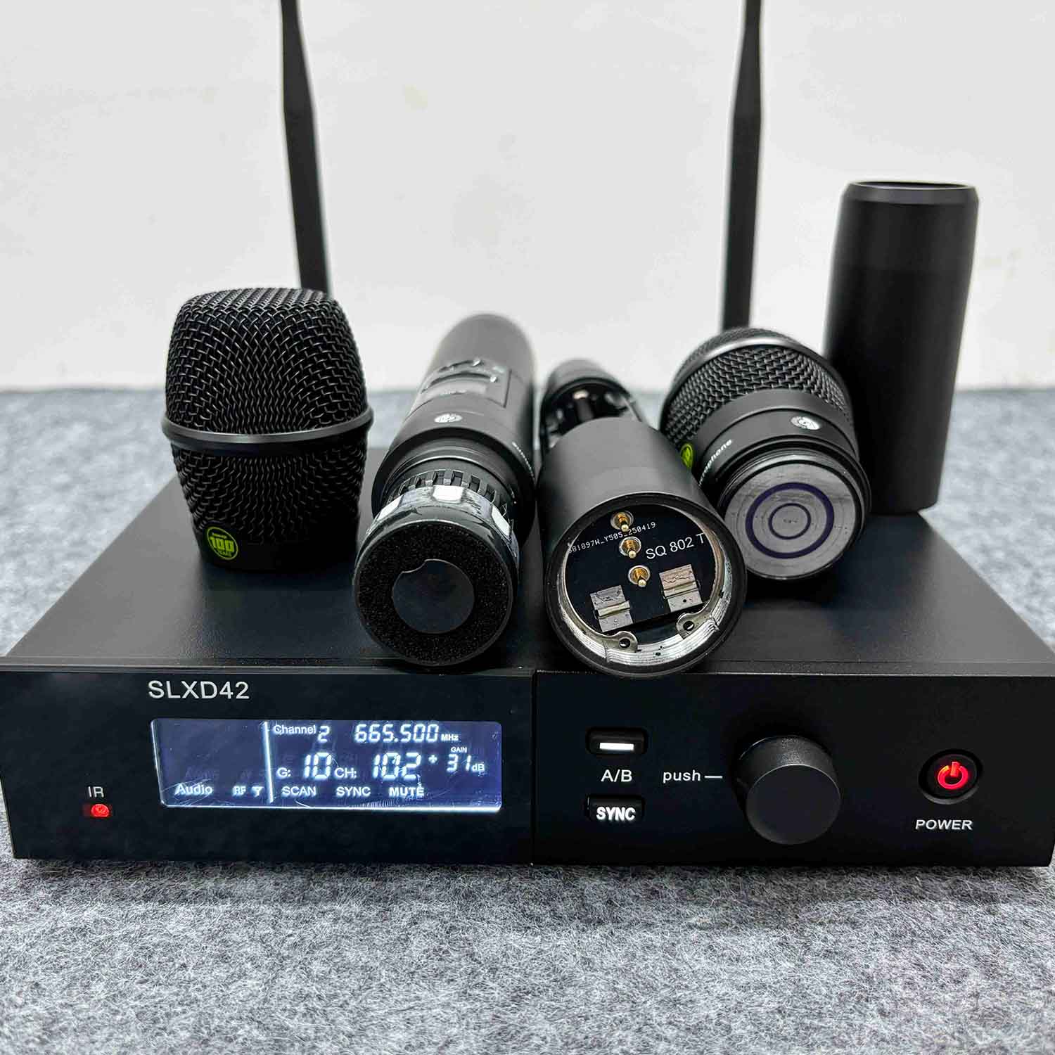 ELEGAUDIO SLXD42 dual-channel scanning uhf wireless microphone system