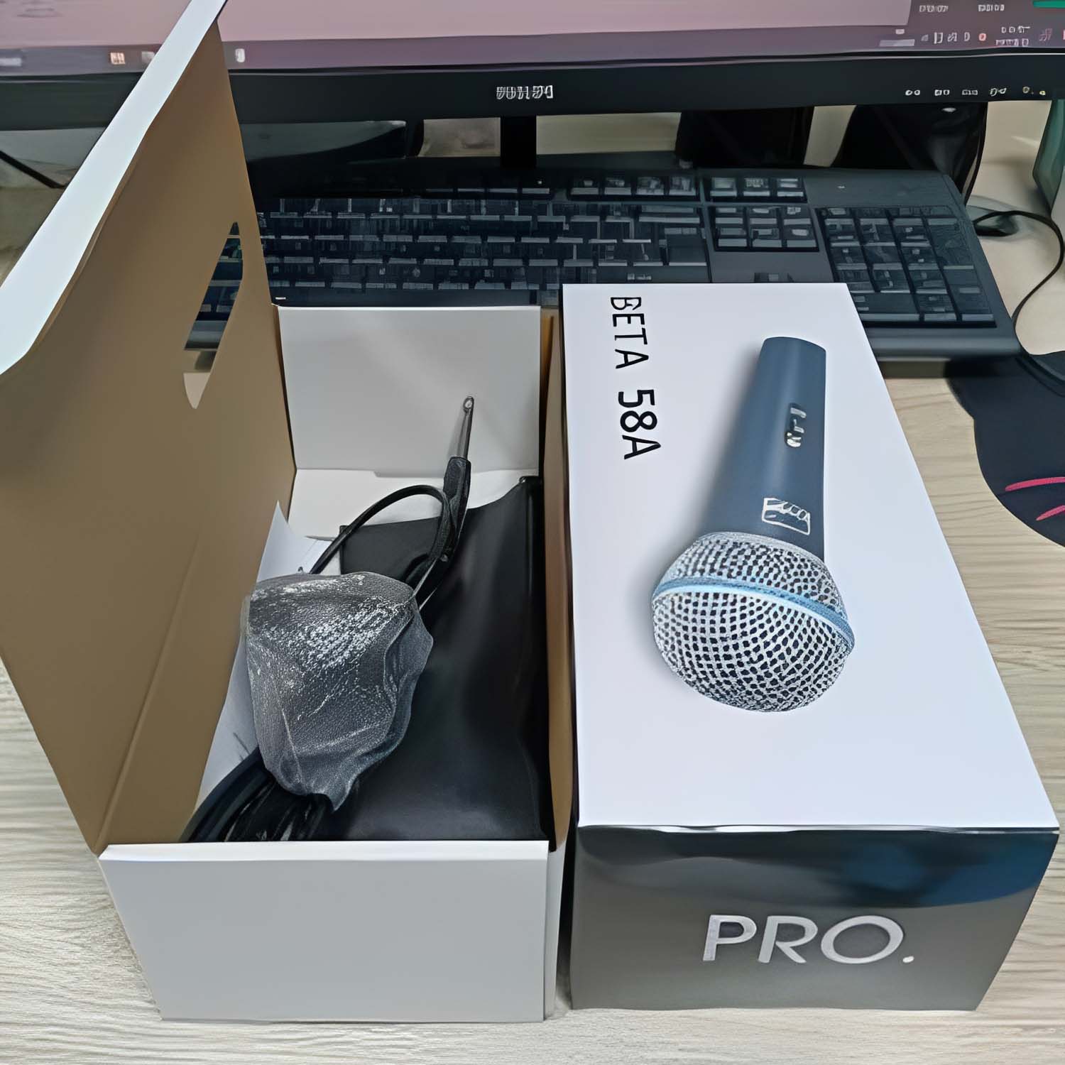 ELEGAUDIO BETA 58A supercardioid wired dynamic vocal microphone view 4