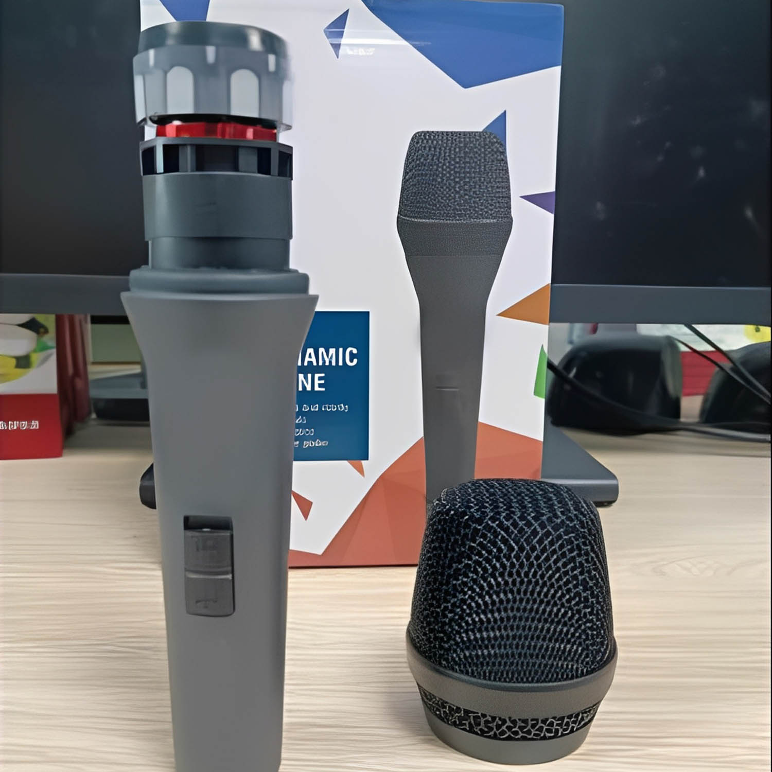 ELEGAUDIO D5 supercardioid wired dynamic vocal microphone view 2