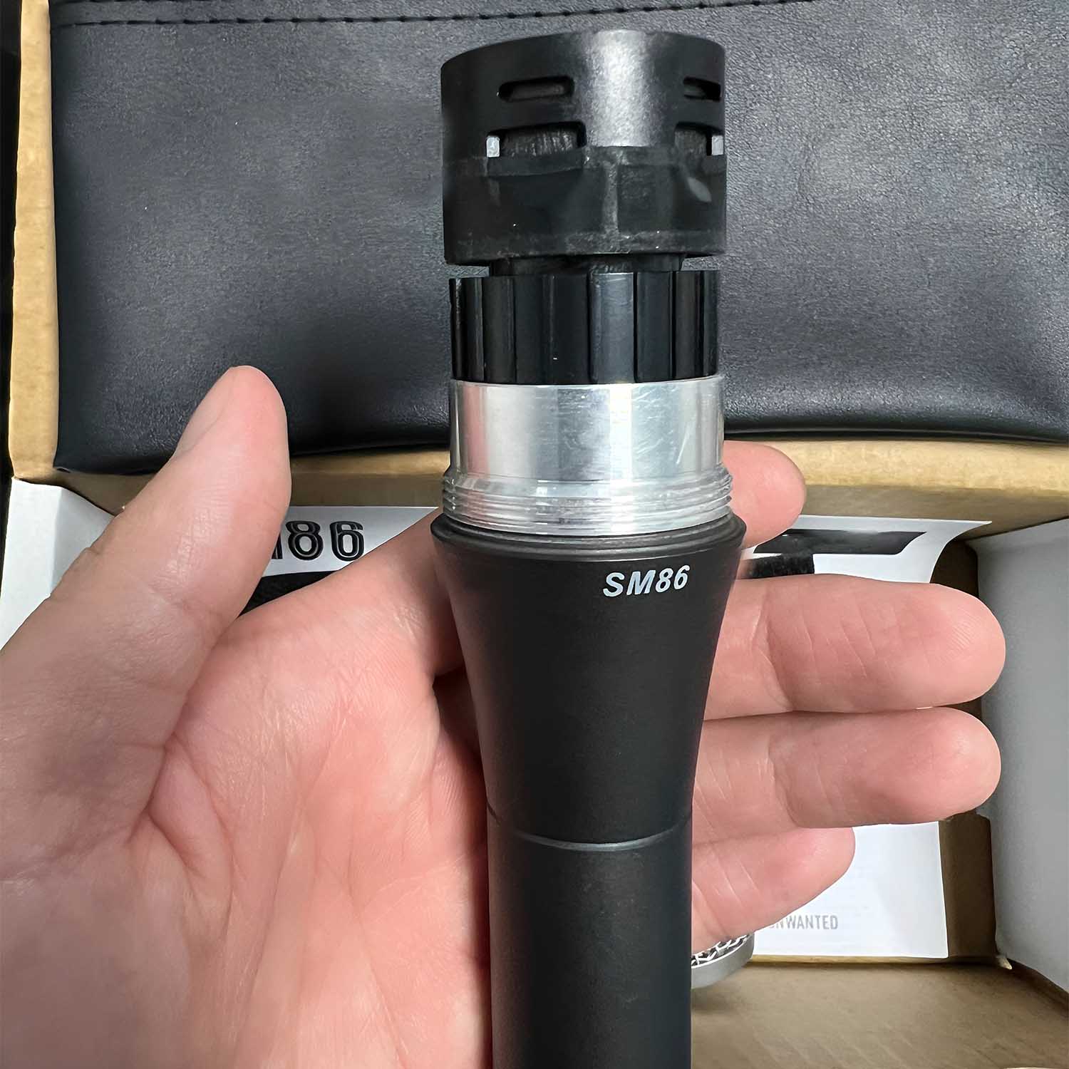 SM86 cardioid wired condenser vocal microphone for stage performance view 4